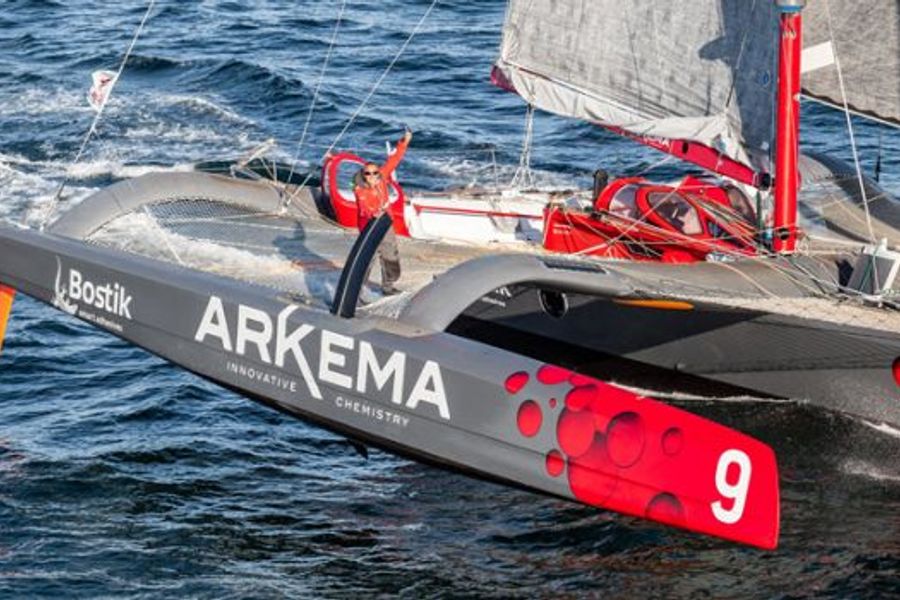 Roucayrol capsizes on Route du Rhum